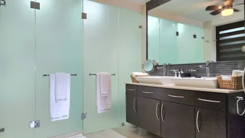 Los ingredientes de tu baño que puedes usar para limpiar los rieles de tus ventanas