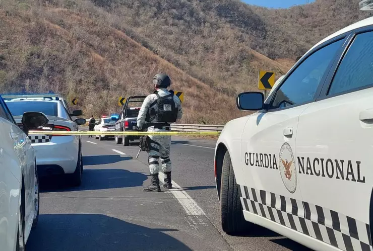 Comando ataca patrulla de policías de Colima