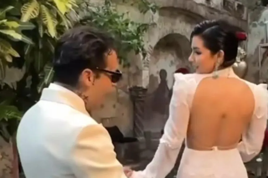 Votos de la boda de Nodal con Angela (8).jpg