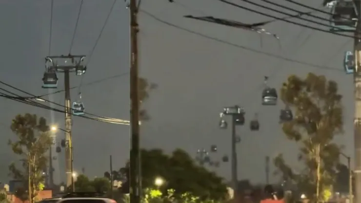 Cablebús activa protocolo por tormenta eléctrica tras corte de energía que dejó varados a usuarios en Iztapalapa