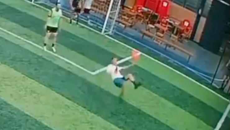 _Futbolista argentino se fractura el cuello al intentar una chilena