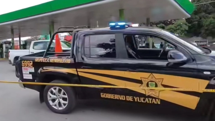 ¡Precaución! Reportan MOVILIZACIÓN POLICIACA en gasolinera de la Avenida Canek