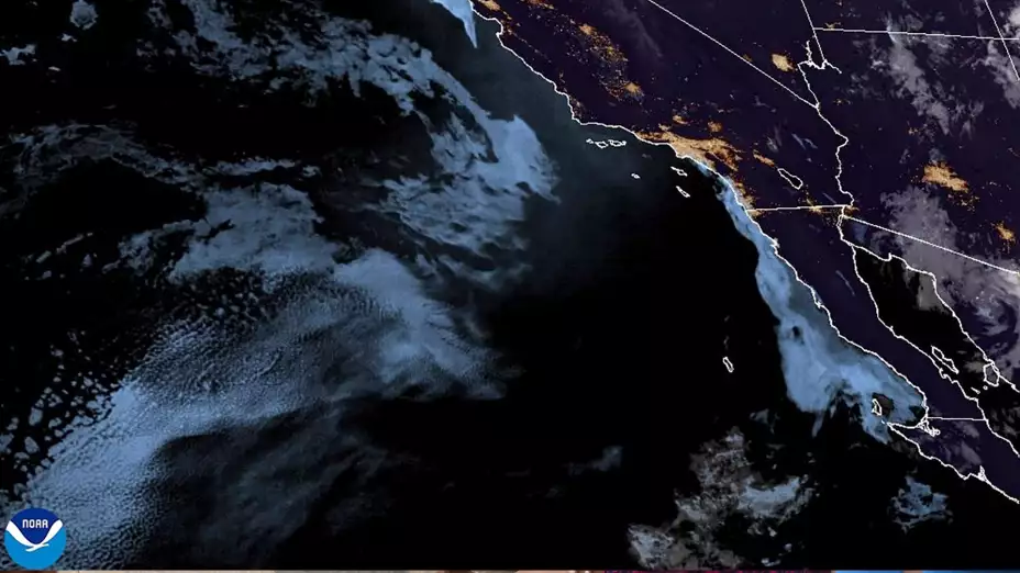 Huracán Gilma al oeste-suroeste del la península de BC, en México.