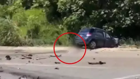 ¡MILAGRO! Encuentran a bebé gateando en la carretera tras ACCIDENTE donde falleció su madre