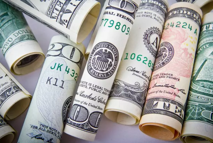 Precio del dólar viernes 18 de abril 2025