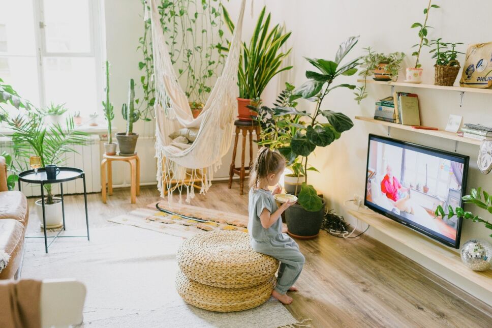 Niños viendo películas