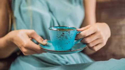 La milagrosa bebida que calma el dolor de cabeza y cuello al instante