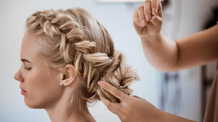 Peinados fáciles que te hacen ver más arreglada en menos de 5 minutos