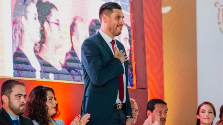 Gustavo Ayón rompe con Morena.