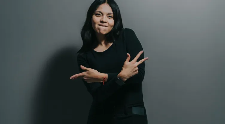 ¿Cuáles son los rasgos psicológicos de alguien que le gusta mucho vestir con ropa negra?