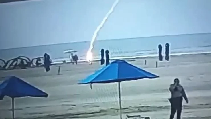 Muere al ser impactada por un rayo en la playa