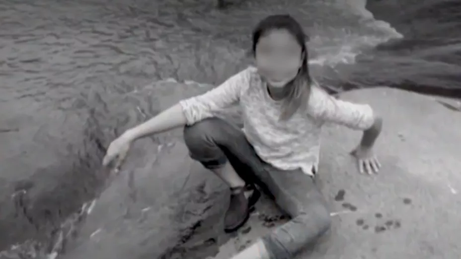 ¡Indignante! PEQUEÑA NIÑA descubre que la pareja de su mamá la grababa mientras se bañaba; la EXTRANGULÓ y la MATÓ.jpg