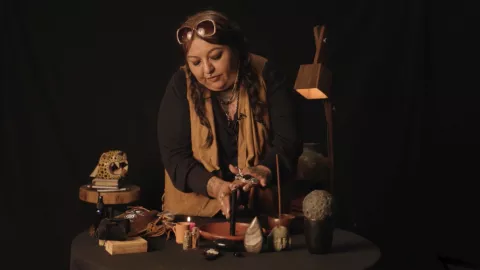 Paola Klug, bruja y escritora prehispánica