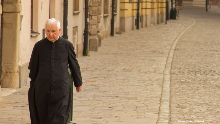 policia disfraza sacerdote detener secuestrador.jpg