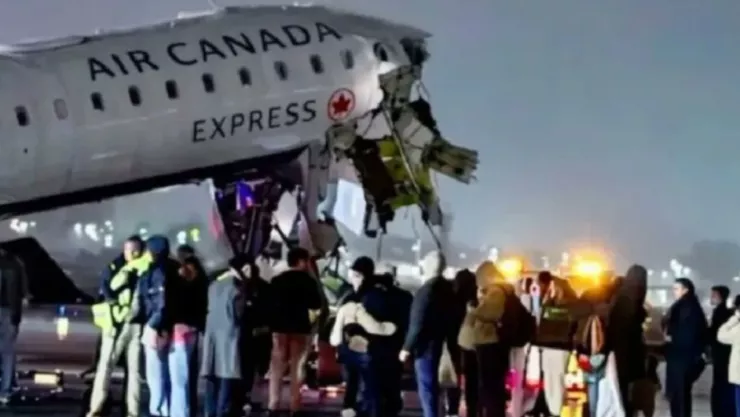 VIDEO: Momento exacto en que avión sufrió choque contra camión en Nueva York; dejó muertos y heridos