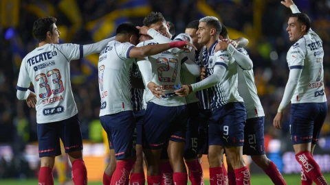 Luis Romo festeja gol contra Tigres Clásico Regio Rayados