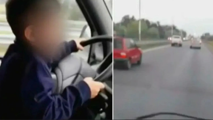 Hombre obliga a su hijo a manejar