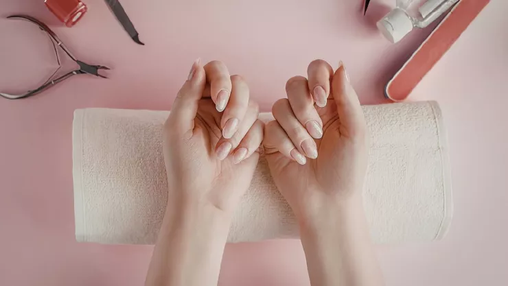 Uñas coreanas primavera 2026: 7 estilos minimalistas que rejuvenecen a los 40