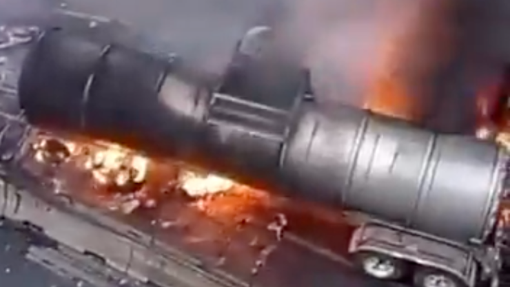 Incendio de pipa tras choque múltiple provoca cierre de la autopista Chamapa-Lechería hoy viernes