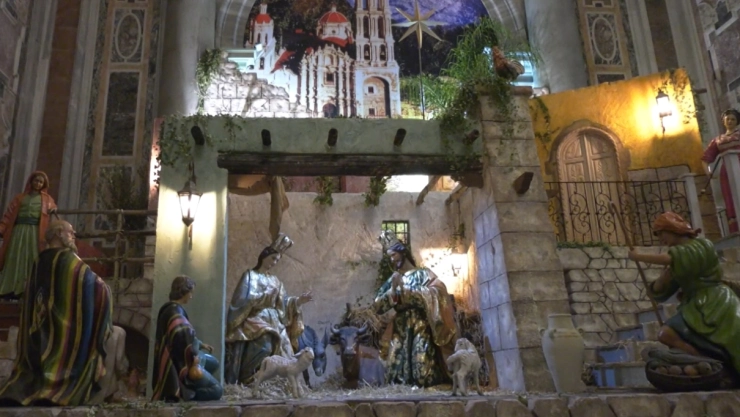un nacimiento hecho por artesanos mexicanos fue colocado en la basílica de san pedro en el vaticano.