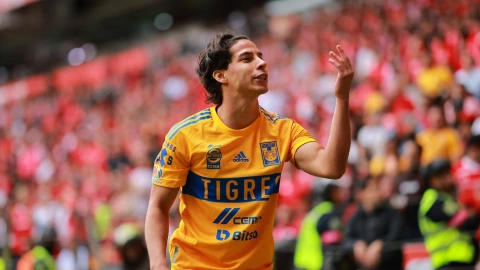 Diego Lainez consigue su segundo título de liga con Tigres
