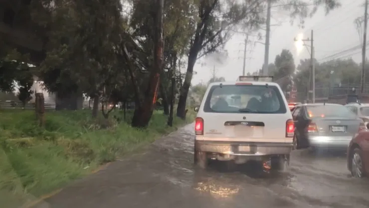 VIDEO: Severa inundación colapsa la circulación en la autopista México-Puebla hoy