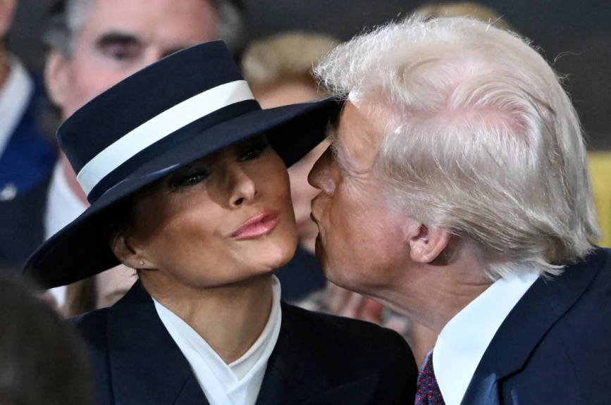 Fotos y momentos destacados de Donald Trump y Melania durante la toma de protesta presidencial.