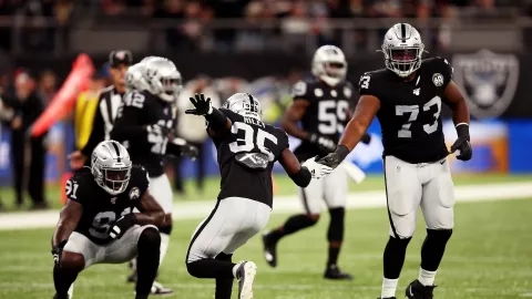 Chicago Bears v Oakland Raiders