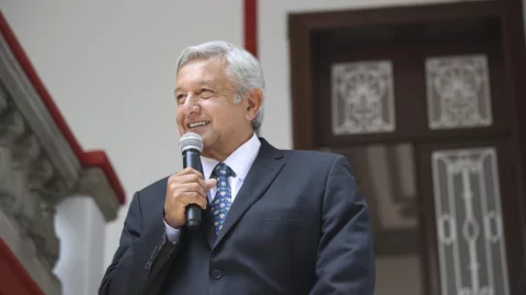 AMLO envía abrazos a afectados por accidente en Durango