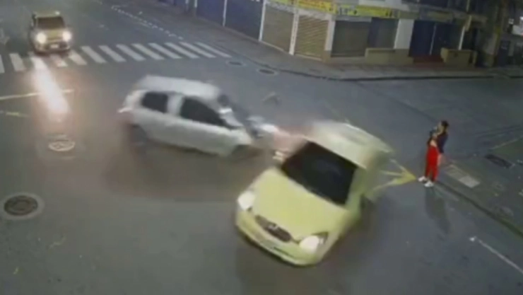 mujer-choque-autos.jpg