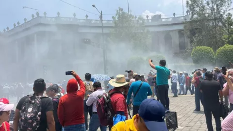 Enfrentamiento CNTE vs encapuchados