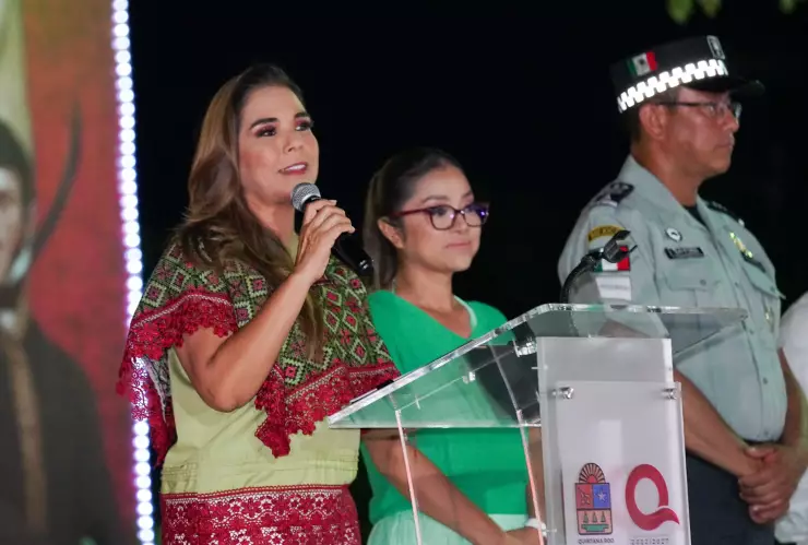 Mara Lezama realizó el encendido de luces para las Fiestas Patrias 2023 en Quintana Roo