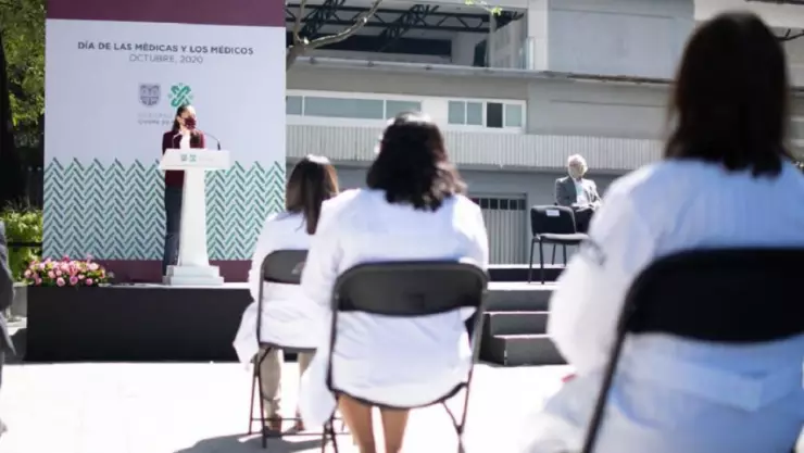 Reconocimientos a personal médico en la CDMX