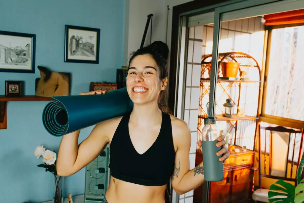mujer feliz tras ejercicio y orgasmos