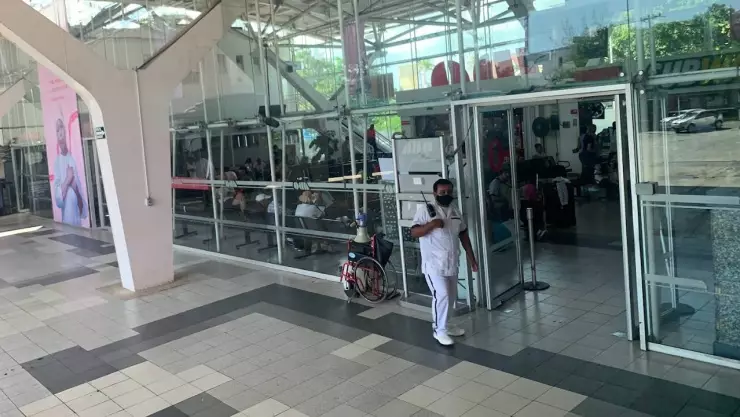 Resguardan a 19 migrantes salvadoreños en Cancún se escondía en terminal de autobuses