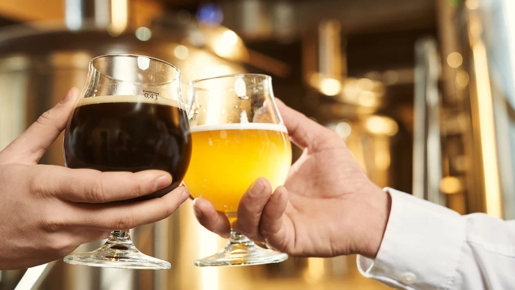 ¿Por qué no debes tomar cerveza en un vaso frío Esto debes saber