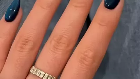 Uñas azules efecto petróleo