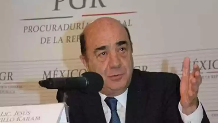 Hospitalizan a Murillo Karam