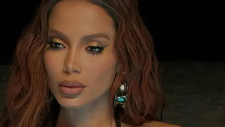 Tras confesar que practica la santería, Anitta acusa ser blanco de racismo religioso
