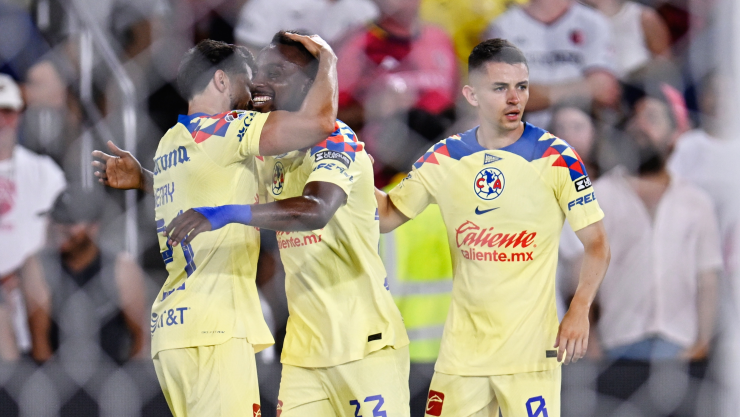 Henry Mart&iacute;n y Juli&aacute;n Qui&ntilde;ones festejan gol Leagues Cup vs St. Louis
