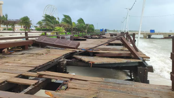 Las GRAVES afectaciones en el muelle de chocolate en Progreso tras el paso del Huracán Milton