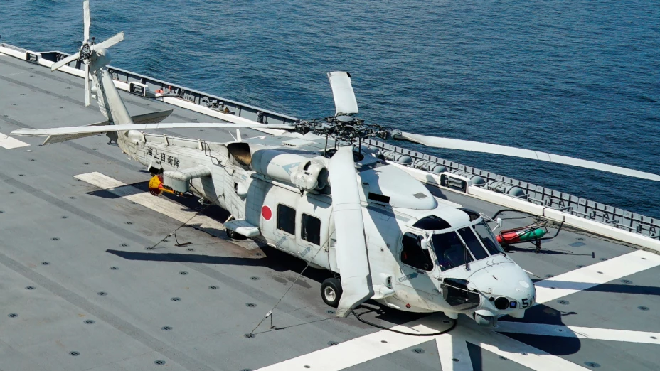 Dos helicópteros de la marina japonesa se estrellan