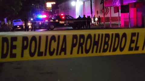Incendian boutique y asesinan a hombre a balazos en la Lázaro Cárdenas, Culiacán
