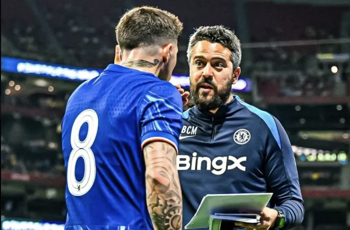 Enzo Fernández y Bernardo Cueva en Chelsea