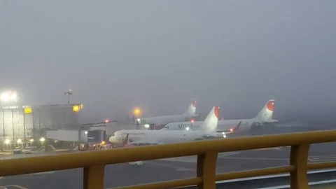Banco de niebla causa cambio de itinerario en vuelos en AICM
