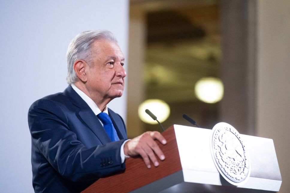 Libro ‘A la mitad del camino’ de AMLO sale a la venta este fin de semana