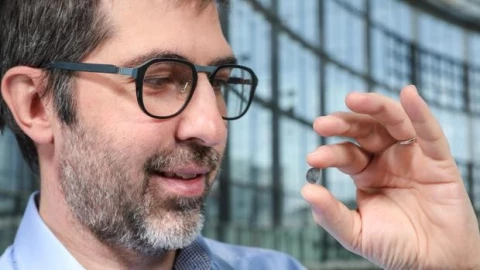 Implante de retina podría devolver la vista a personas con discapacidad visual