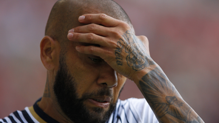 Dani Alves en prisión acusado de agresión sexual