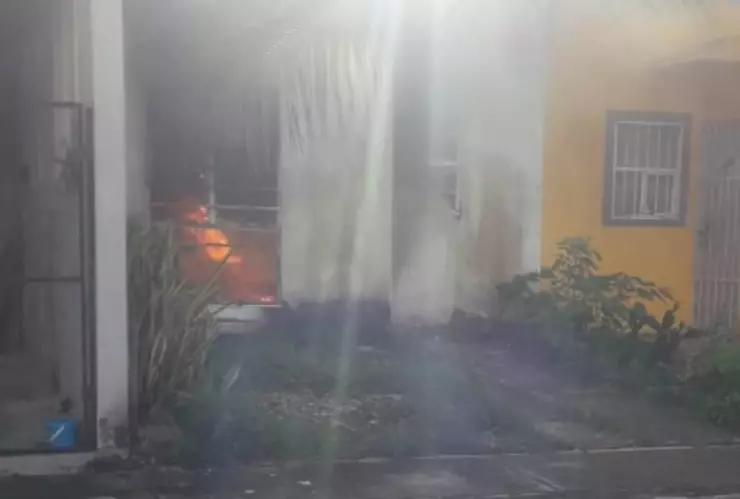 Incendio en fraccionamiento de Playa del Carmen hoy.jpg
