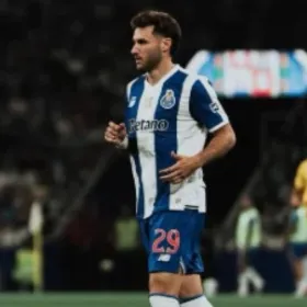 santiago-gimenez-nueva-posicion-porto-criticas.jpg